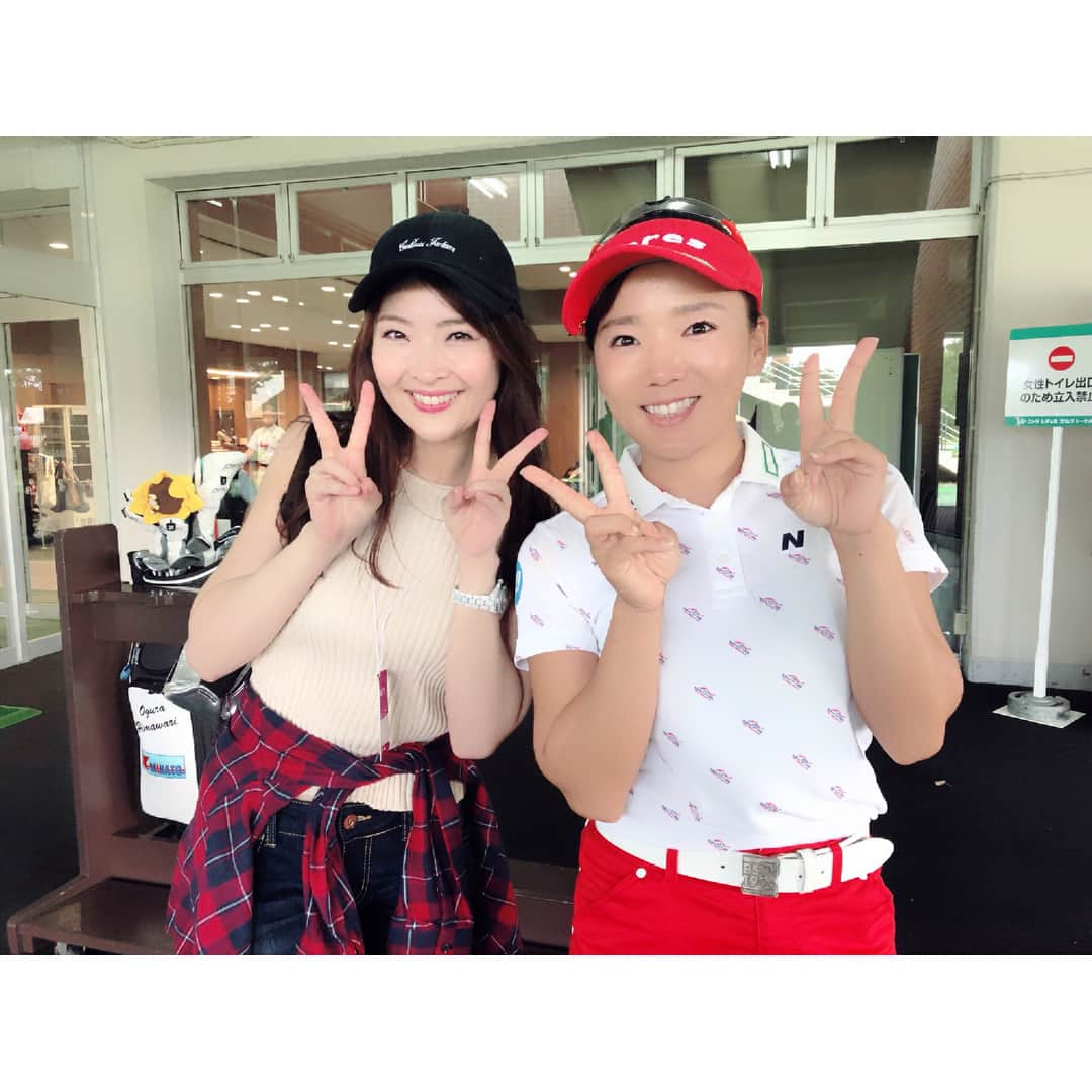 有村智恵さんのインスタグラム写真 - (有村智恵Instagram)「遅ればせながら、ニトリレディース、沢山のご声援ありがとうございました！決勝の2日間は完全に自分の未熟さを痛感させられましたが、まだまだ前に進めると思うと楽しくて仕方がありません。 そして最終日には、私の大好きな番組バチェラーに出演されていた福良真莉果さんにもまたお会いできました♡弟さんにもお会いできて、テレビ通りの素敵なご姉弟でした！！ 明日から舞台は変わって岐阜でゴルフ5レディースです！一打一打、玲瓏の気持ちで頑張ります！ #３日目に同じNBゴルフウェアの #青木瀬令奈ちゃんと同組で #まさかの綺麗な双子コーデ #ツーショット撮っておけばよかった #次からは打ち合わせしようね 笑 #golf #golfer #golftournament #jlpga #lpga #hpjapan #inpres #newbalancegolf #yamaha #misawahome #kose #kowa #vantelin #ゴルフ #女子ゴルフ #インプレス #ヤマハ #ニューバランスゴルフ #日本hp #コーセー #ミサワホーム #コーワ #バンテリン」8月30日 20時15分 - chiearimura