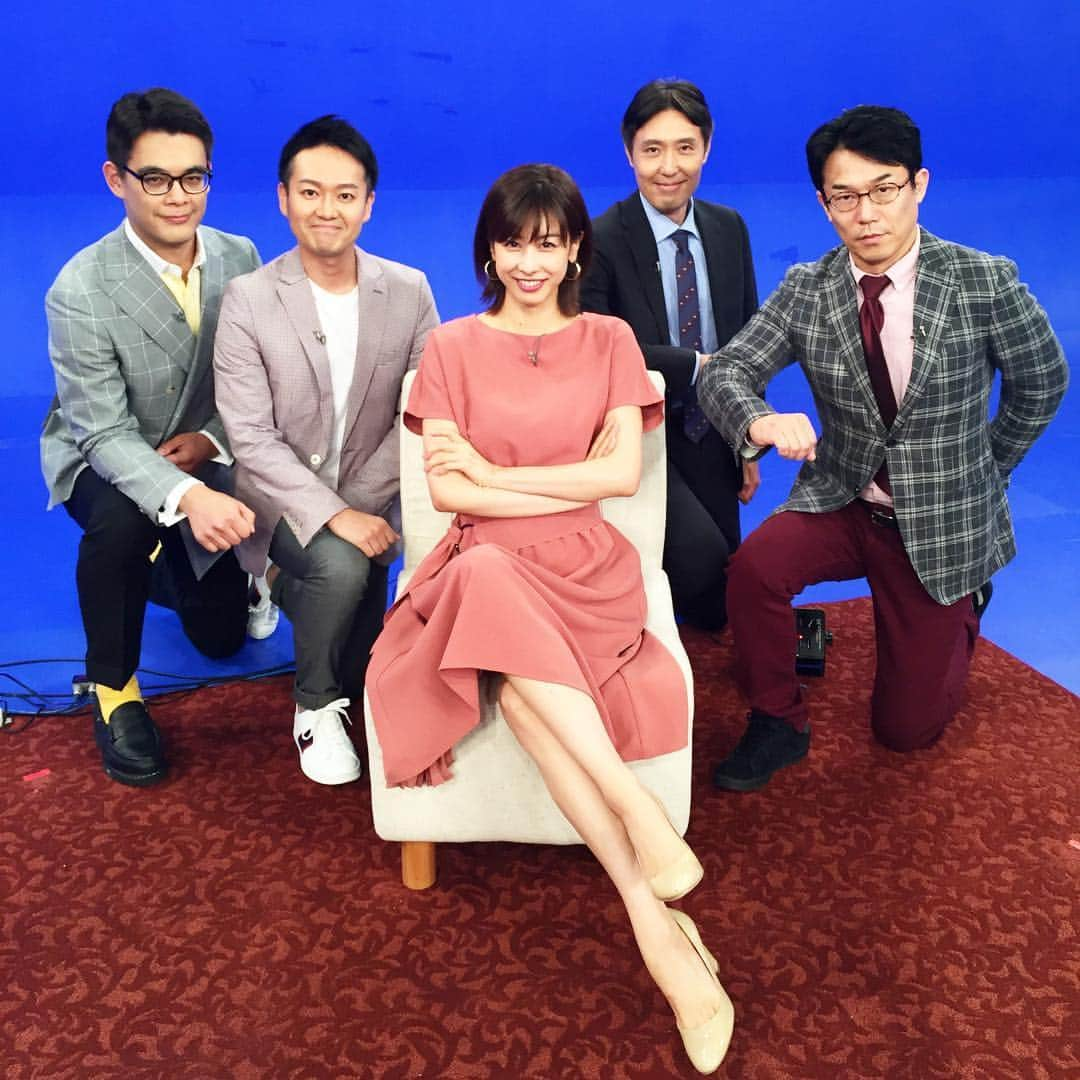 加藤綾子さんのインスタグラム写真 - (加藤綾子Instagram)「* 英語番組で共演している皆さまと📸✨ 今回sidekickという単語が出て来ましたのでそれをイメージして撮ってみました🤣✨ 「sidekick」と「buddy」その違いとは🤔 今夜23:30〜Eテレで放送の 「世界へ発信！SNS英語術」を見ていただけたらと思います✏️📖✨ #世界へ発信！SNS英語術 #Eテレ #ペナルティヒデさん #内藤陽介先生 #塚越健司さん #Gカズオペニャさん #今週は担当週ではありませが #ガレッジセールのゴリさん #鳥飼玖美子先生 #古田大輔さん #佐々木俊尚さん」8月30日 21時13分 - ayako_kato.official