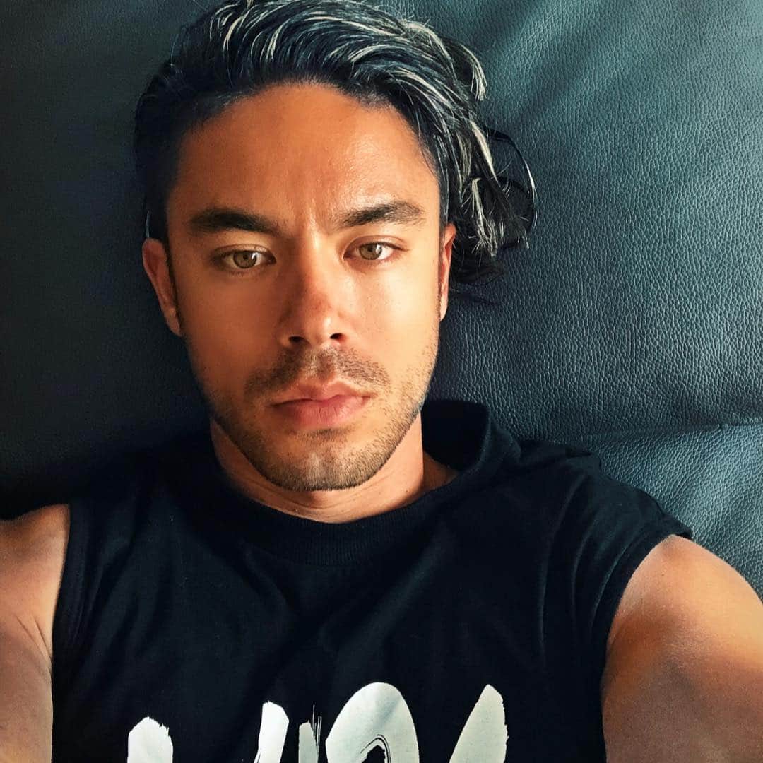 のインスタグラム：「やっとごはんが終わりジムに行けます😃💪 今日は胸、二頭、腹筋！2時間くらいはジムにいると思います。  #heidelberg #germany #hapa #whysoserious #ハイデルベルク #ドイツ #ハーフ #真顔」