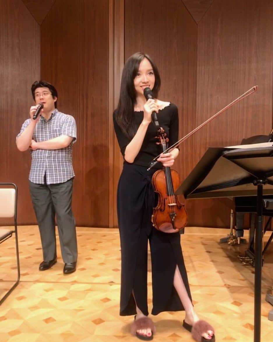 宮本笑里さんのインスタグラム写真 - (宮本笑里Instagram)「#リハーサル #マイクチェック #オフショット  #tokyo #suntryhall #violin #concert」8月30日 23時01分 - emirimiyamoto