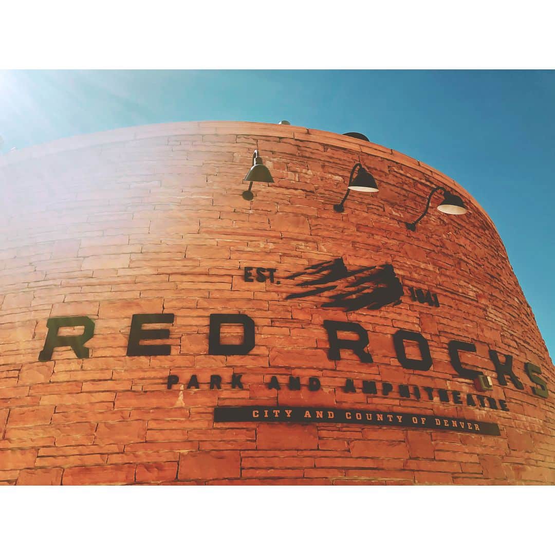 潘めぐみさんのインスタグラム写真 - (潘めぐみInstagram)「💥Red Rocks Park and amphitheatre💥 . entrance . Red Rocks . Red Rocks Amphitheatre . 元祖アグモン← . THE Bear . The Beatles . Ship Rock Grille . terrace . AVOCADO BLT with ONION RINGS . #初めてのデンバー #2日目 #さりげなく #ここたび . #America #Colorado #Denver . #redrocks #redrockspark #redrocksamphitheatre」8月31日 18時18分 - han_meg_han