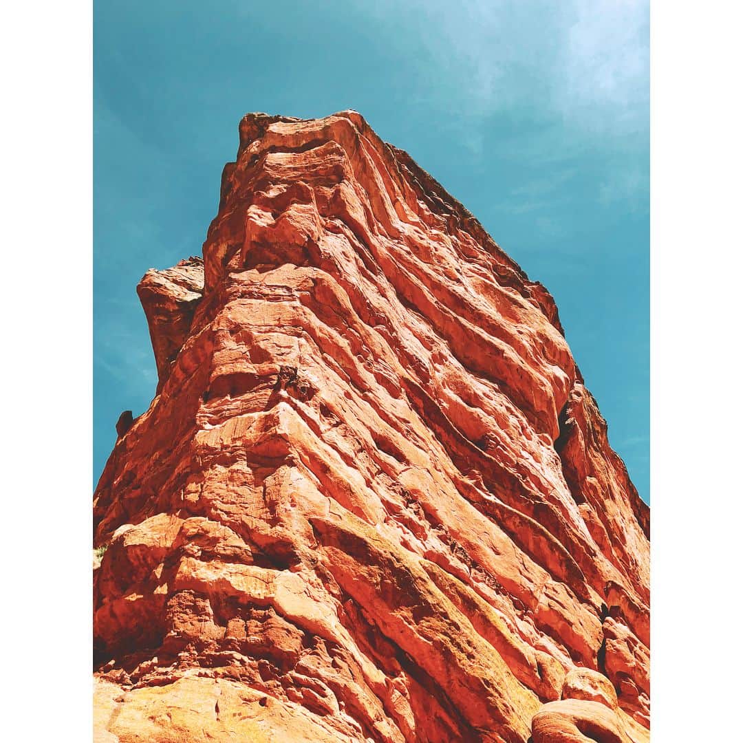 潘めぐみさんのインスタグラム写真 - (潘めぐみInstagram)「💥Red Rocks Park and amphitheatre💥 . entrance . Red Rocks . Red Rocks Amphitheatre . 元祖アグモン← . THE Bear . The Beatles . Ship Rock Grille . terrace . AVOCADO BLT with ONION RINGS . #初めてのデンバー #2日目 #さりげなく #ここたび . #America #Colorado #Denver . #redrocks #redrockspark #redrocksamphitheatre」8月31日 18時18分 - han_meg_han