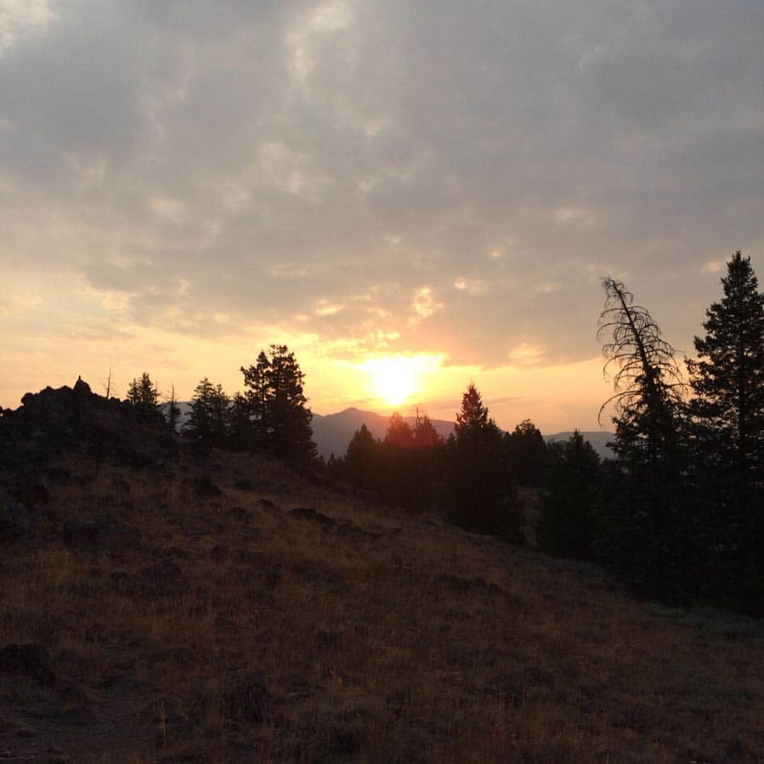 マックス・アーロンのインスタグラム：「Couldn’t get enough of the Idaho views. Definitely was worth the 4:30am wake up call. 😊 #tbt」