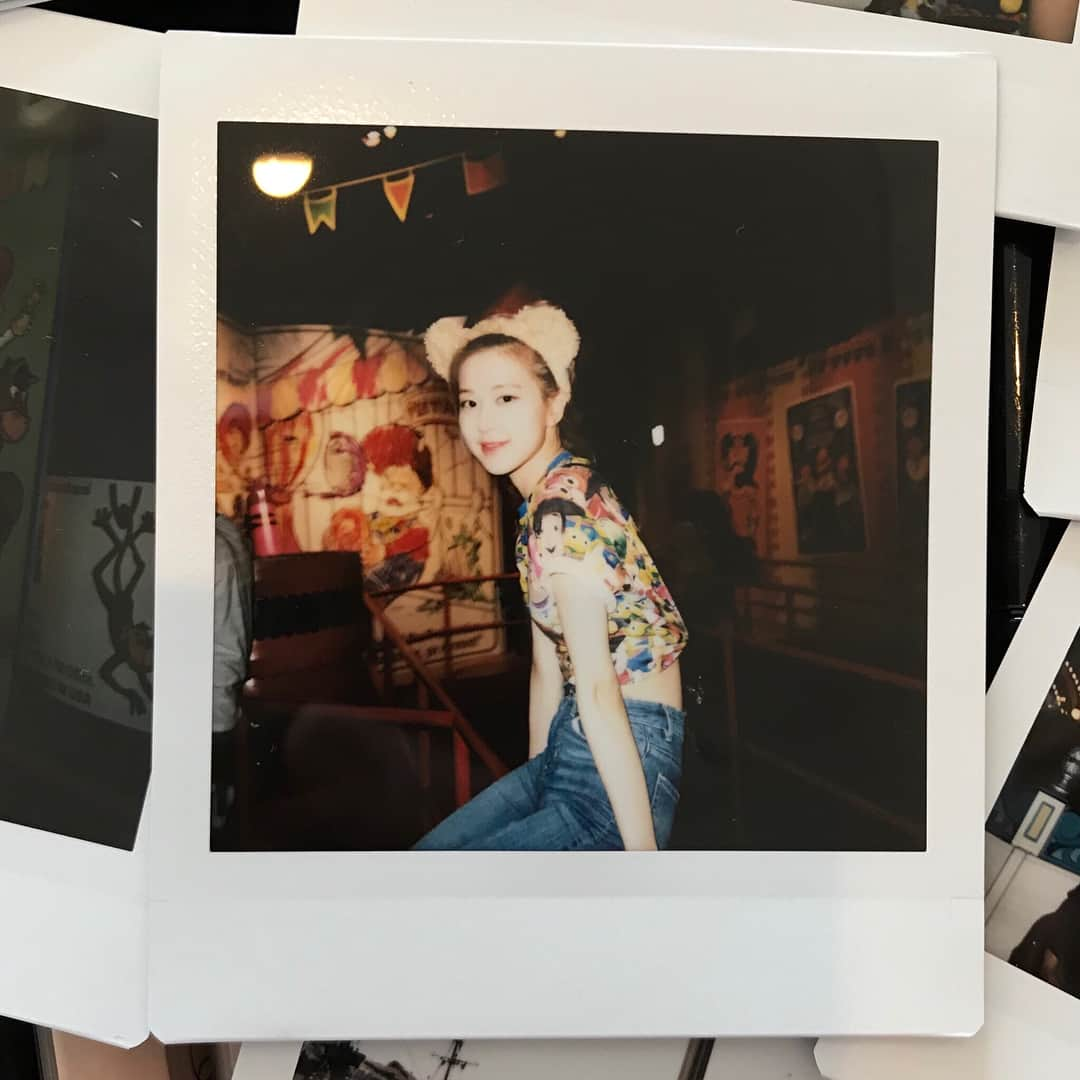 ロゼさんのインスタグラム写真 - (ロゼInstagram)「she always has my back 👩🏻‍🎨😘」8月31日 15時22分 - roses_are_rosie