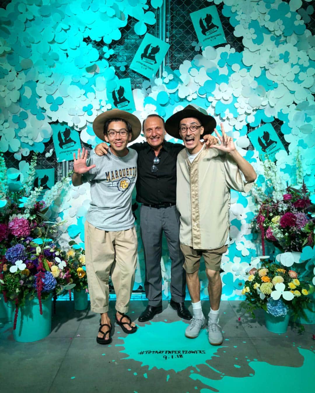 のインスタグラム：「Tiffany & Co.の新作発表イベントにてパフォーマンスをさせていただきました👯‍♂️✨ ティファニーでは前にもLiveをさせて貰っていて、 今回もティファニーの社長 ダニエル・ペレルさんに声をかけて頂き写真を撮らせてもらいました📸  観てくれた方々、関係者の皆様ありがとうございました！  #Tiffany #tiffanyblue #tiffanyjewelry #enekotokyo #tapdance #タップダンス #jazz #performance#ティファニーにサンダルは場違い #本番はちゃんとした衣装で踊りました」