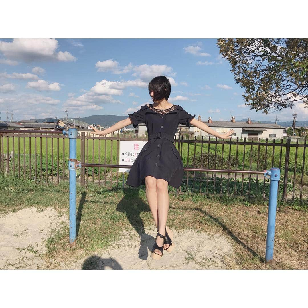 大西桃香さんのインスタグラム写真 - (大西桃香Instagram)「公園🐛  ママと行ってきたよ(OvO)❤️ 今度は動ける服装でガチで遊びに行きたいなあ👀✨ #公園ガチ勢 #鉄棒 #奈良」8月31日 20時46分 - momo0920_official