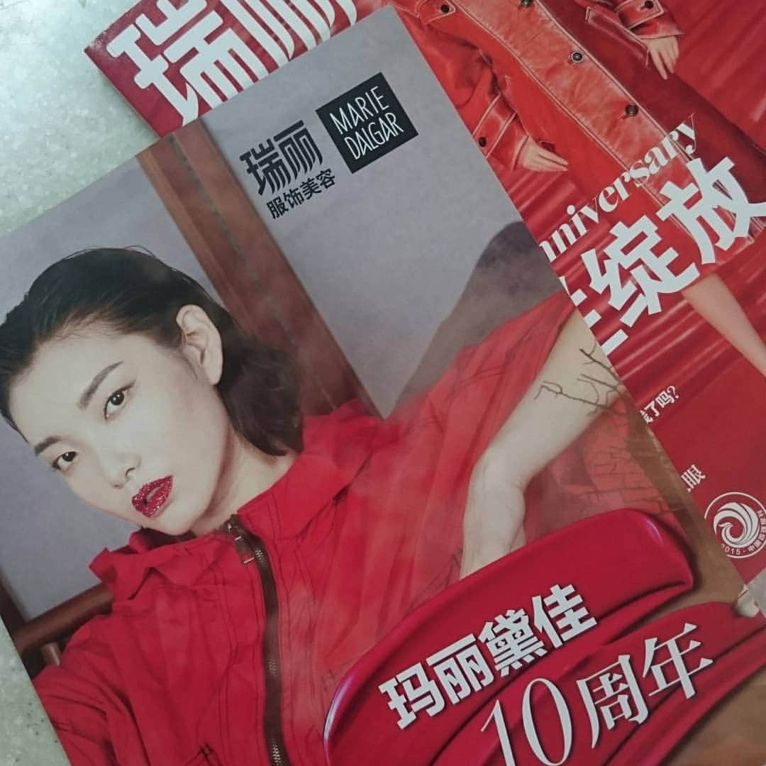 水谷雅子さんのインスタグラム写真 - (水谷雅子Instagram)「中国の雑誌レイリー9月号発売中🌟 以前の髪が長い時の写真になっています… 中国では人気ある雑誌です！ 毎回載せて頂き本当に嬉しいです😌❤❤ #中国の雑誌 #中国の雑誌レイリー9月号  #美容 #コスメ#ファッション#グルメ #最新コスメ」8月31日 21時02分 - mizutanimasako
