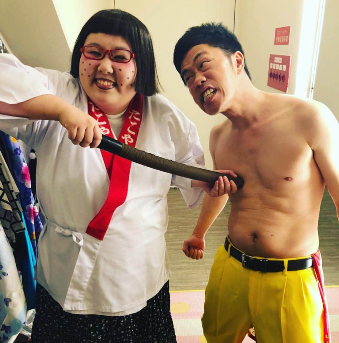 吉田裕さんのインスタグラム写真 - (吉田裕Instagram)「乳首ドリルすな！いつもよりちょっと強いっすよ！って、すっさんちゃうやん！藍ちゃんやん！！何してんねん！！ 吉本新喜劇をよろしくお願いします。 #吉本新喜劇 #もうすぐヨーイヤサー」8月31日 20時50分 - y.yutaka