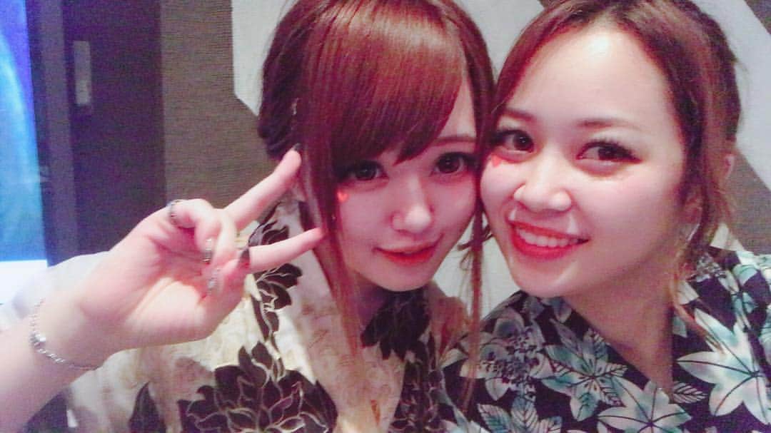 せりなのインスタグラム：「おっはよー！華金💸💸💸 、 せりなさん金曜日なのに予定ないらしいよやばくなーい？？🤔 、 素敵な王子様が会いに来てくれるのまってるね💕 、 のむぞ😄 #capsule #華金 #金曜日 #両替町 #焼酎 #ウイスキー #ブランデー #お茶」