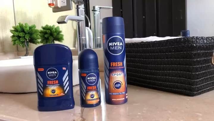 クリスチャン・ガンボアのインスタグラム：「Luego de los carrerones que me pego #NiveaMenFresh 👍🏃🏻‍♂」