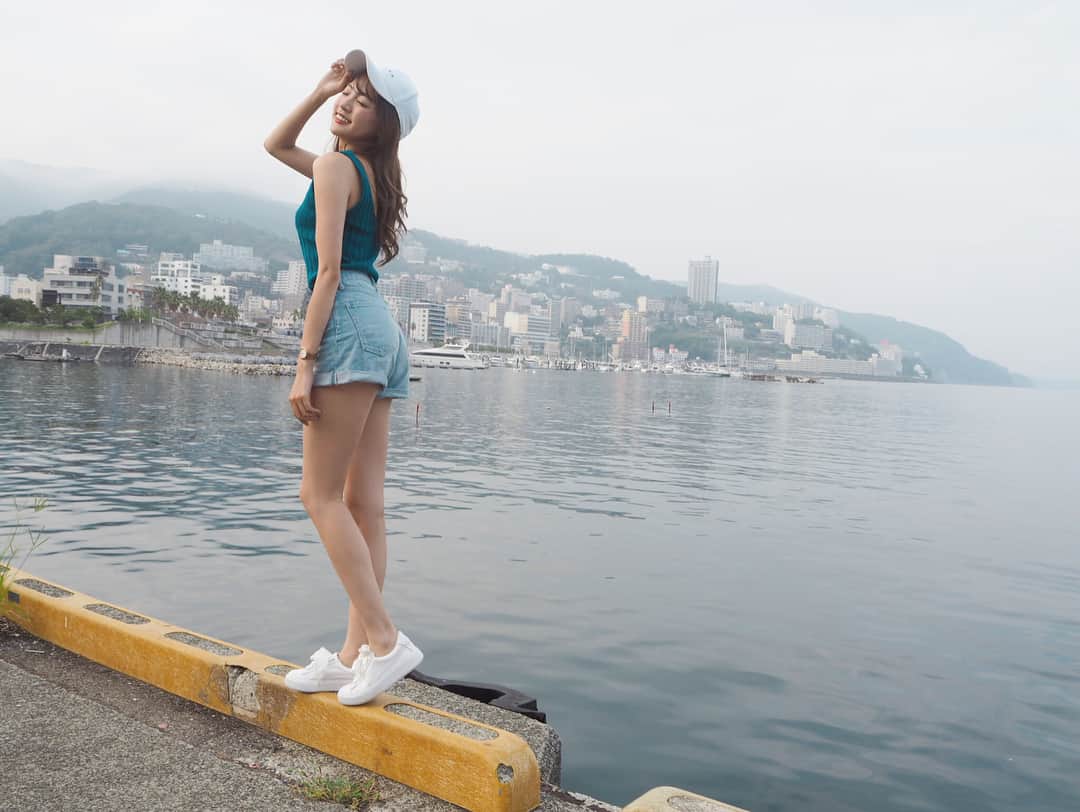 志田友美（ゆうみん）さんのインスタグラム写真 - (志田友美（ゆうみん）Instagram)「毎年恒例になりつつある熱海へ〜❤️❤️1日目は散歩して海鮮丼食べたりスナック行ったり😏最高です。#travel #sightseeing #atami #shizuoka #sea #summer #summerstyle #instagood #japanesegirl #instadaily」8月31日 22時33分 - yuumi_shida