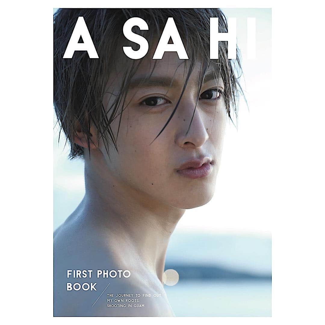 伊藤あさひさんのインスタグラム写真 - (伊藤あさひInstagram)「この表紙が目印の、僕のファースト写真集『ASAHI』が、本日発売になりました🎉🎉 明日は、記念イベントも。 お手元に届いているでしょーか‼️ 宜しくお願い致します。🌄🌄 #伊藤あさひ #写真集 #ASAHI #🌄」8月31日 22時24分 - asahi_ito_official