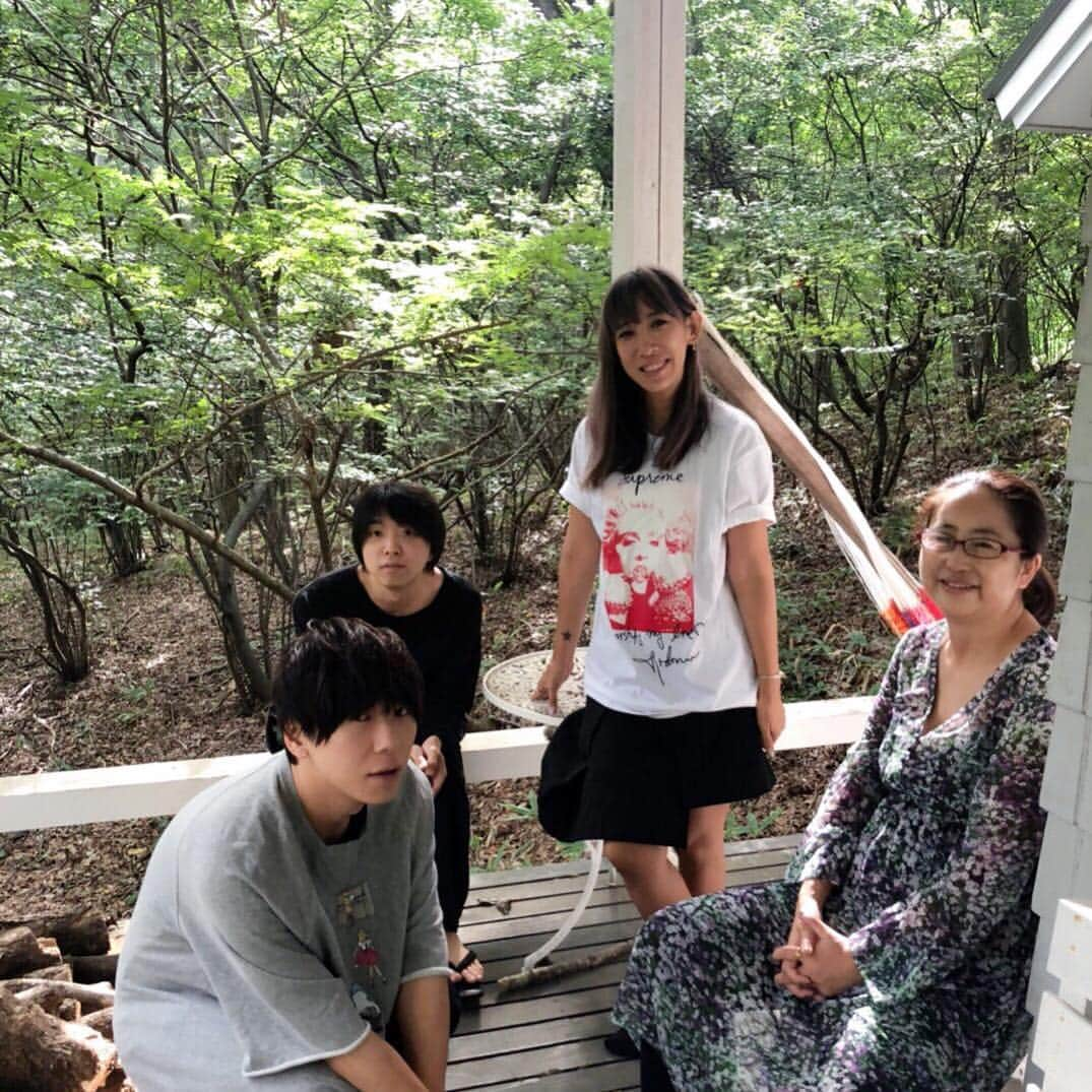 古市憲寿さんのインスタグラム写真 - (古市憲寿Instagram)「軽井沢、誰と行ったかというと、いつものメンバーです。冬以来！疑似家族がたくさん増えていく。うれしい。 #軽井沢 #蜷川実花 #軍地彩弓 #落合陽一」9月1日 9時02分 - poe1985