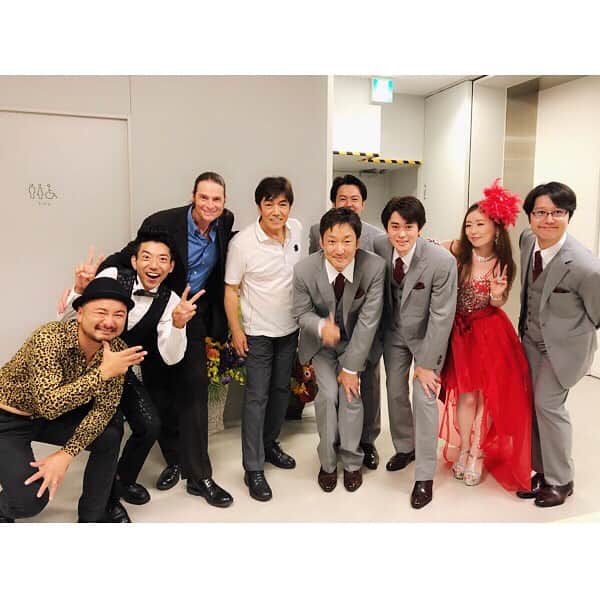 荒牧陽子のインスタグラム：「2018.8.22 〜大岩賞介プレゼンツ〜真夏の世の夢 ┈︎┈︎┈︎┈︎┈︎┈︎┈︎┈︎┈︎┈︎┈︎┈︎ お越し下さった皆様ありがとうございました。 スタッフの皆様、お世話になりました。 今回の動画を2つ、IGTV（インスタグラムテレビ）にアップしました。 見方がわからない方は、画像をスライドして確認してみてくださいね！ ♧ 〜大岩賞介さんプレゼンツ〜 ということだったのですが 大岩さんと言えば、「オレたちひょうきん族」や「恋のから騒ぎ」などの番組を手掛ける有名な作家先生。 私に何が出来るのだろう…とドキドキでした。 ♤ 野口五郎さん セイン・カミュさん どぶろっくさん フォレスタさん と、私で 生バンドの歌あり笑いあり🤣 初めての経験で、勉強しっぱなし！ これは、見た人にしか伝えられない… ◇ 私は、フォレスタさんとのコラボと 野口五郎さんとのコラボをさせて頂きました。 五郎さんのお笑いのセンスが凄くて仰天😳 歌も生で沢山聞けて最高すぎました！ フォレスタさんのハーモニーや、どぶろっくさんの本気の歌！ セインさんのカッコいいMCも！ こんな企画、また呼んでもらえたらいいなぁ。 笑いすぎて、次の日筋肉痛でした… ┈︎┈︎┈︎┈︎┈︎┈︎┈︎┈︎┈︎┈︎┈︎┈︎ IGVTは 野口五郎さん&荒牧陽子「昭和枯れすすき」 野口五郎さん&フォレスタさん&荒牧陽子「Mr.サマータイム」 #大岩賞介 #野口五郎 #セインカミュ #どぶろっく #フォレスタ #荒牧陽子」