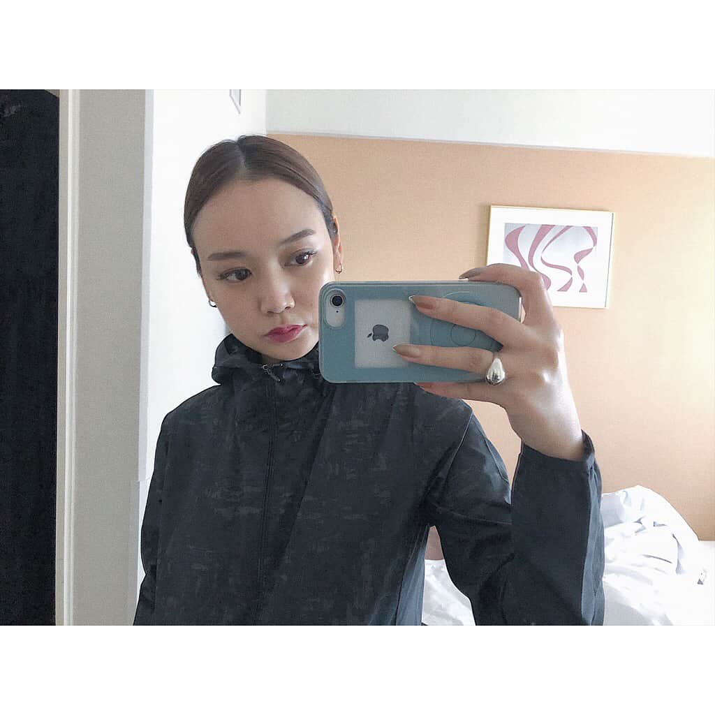西本早希さんのインスタグラム写真 - (西本早希Instagram)「・ @uniqlo × @meguruyamaguchi  ポケッタブルパーカーが 発売になったから 即購入 ♡  ジム着に 🏋🏻‍♀️!! プリント素敵 !」9月1日 11時29分 - saki1022