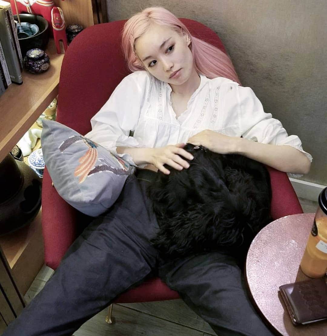 フェルナンダ・リーのインスタグラム：「Comfortable bed」