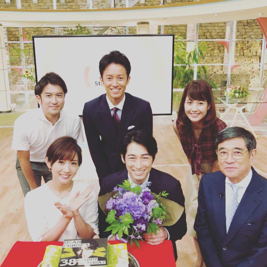 高島彩さんのインスタグラム写真 - (高島彩Instagram)「本日もサタデーステーションご覧いただきありがとうございました。 番組終了後、8月19日に38歳のお誕生日を迎えたディーンさんを、遅ればせながらお祝いさせていただきました🎉 #ディーンフジオカ さん #笑顔素敵過ぎ！ #選べなくて2枚載せちゃいます #取材が素晴らしい #インフルエンサー #石坂浩二 さんと豪華な写真 #サタデーステーション」9月1日 22時36分 - aya.takashima_official_2021