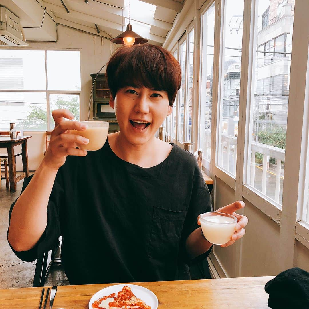 キュヒョンさんのインスタグラム写真 - (キュヒョンInstagram)「9월 맞이 예전 사진과 펭귄 근황 #썬그리규 #조정뱅이 #펭귄근황」9月1日 14時33分 - gyuram88