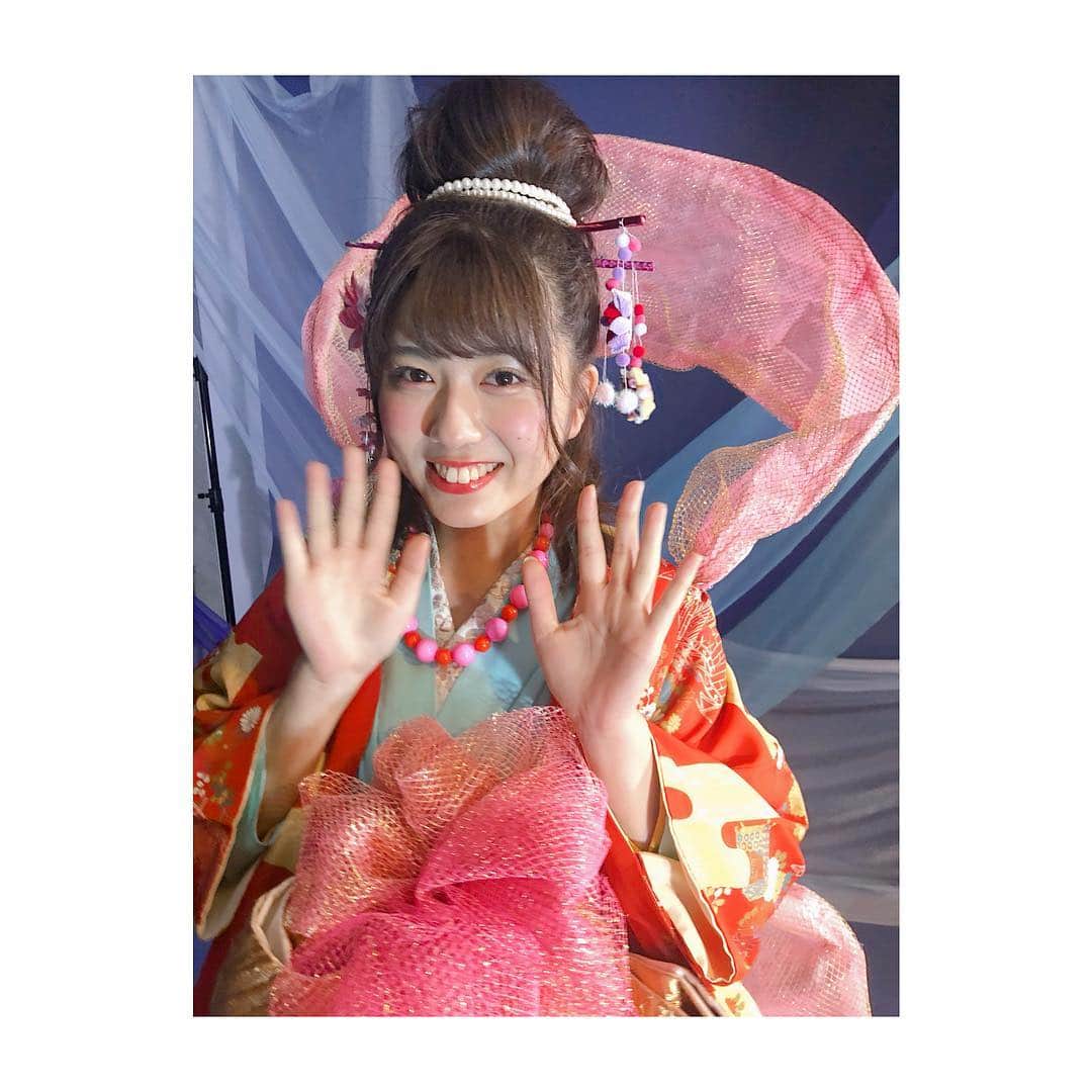 清水麻璃亜のインスタグラム：「* Casket 〜深海から見える星〜 で乙姫を演じます！初主演です！ 私の初舞台も、五反田タイガーさん。 それから沢山お世話になっています♪ 大好きな五反田タイガーで初主演、とっても嬉しいです😌 でも大好きだからこそ、私なんかが・・・なんて思っちゃう時もあるけど、毎日たくさんの優しさと愛を感じながらみんなで楽しく稽古をしています！！ * 素敵な作品を作れるように 素敵な竜宮城にできるように 笑って踊って笑ってキュ〜っとして 笑って泣けるような素敵なお話し🐟 まだまだもっともっと頑張るので 皆さんぜひ、絶対来てください！ * 9月12日〜17日、草月ホールです☆ たくさんの愛おしい竜宮城の仲間たちが お迎えします🐢🐳🐙🐟🦀💓 #Casket  #五反田タイガー」
