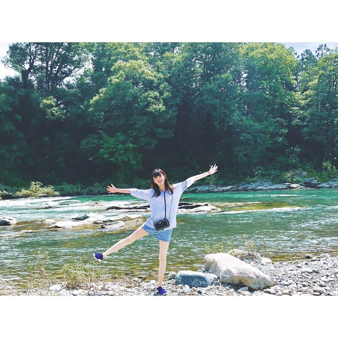 樋口柚子さんのインスタグラム写真 - (樋口柚子Instagram)「・° 人生初のラフティングに行きました。 とても楽しかった〜😊 3枚目はラフティング中に川に飛び込んだとこ😂 #ラフティング」9月1日 18時24分 - higuchi_yuzu_official