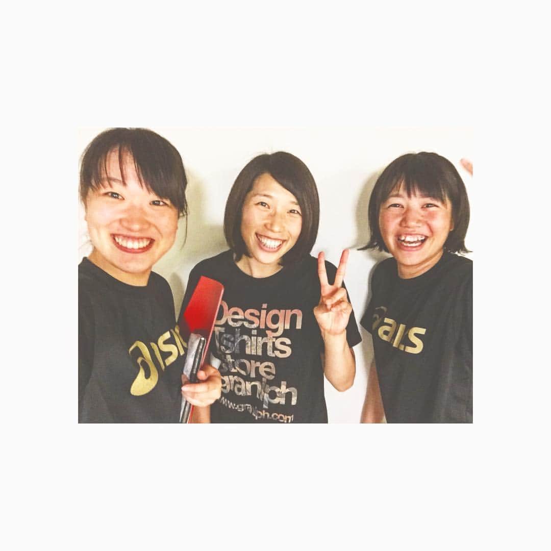 のインスタグラム：「. 相変わらず生意気な2人🤷‍♀️♥️ 大学4年の時の1年が もう4年生になってた😳 時が過ぎるの早い！！！ めちゃディスってくるし ほんまなめられてる気がするけど 頑張れよーーん😏🤙 . #ハーゲンダッツ買わされた#最後お見送りできんくてすまぬ#あたしも忙しいのよ（笑）」