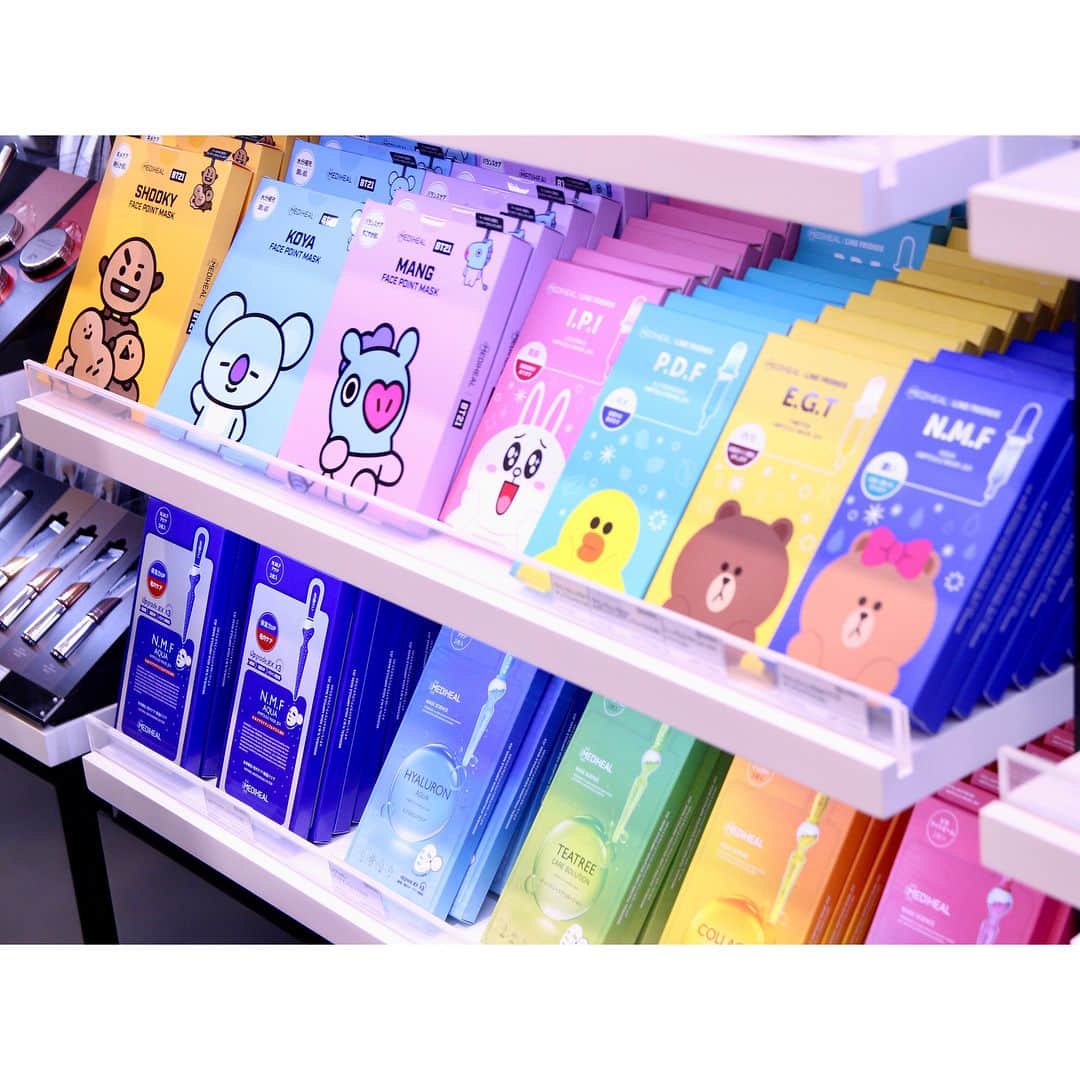 吉祥寺PARCOのインスタグラム：「🎉NEW＆RENEWAL SHOP🎉 . 本日 9/1(土)は吉祥寺パルコに、 NEW＆RENEWAL SHOPが続々登場！ . 【4F cosumura（コスムラ）】 人気の韓国コスメが勢揃い💄 #vtc や #3CE #メディヒール が、 吉祥寺パルコでゲットできるようになりました♡ . #bts のパネルもあります🙈 ぜひ一度足をお運びください💄 . #吉祥寺 #PARCO #パルコ #吉祥寺パルコ #吉祥寺PARCO #吉祥寺さんぽ #vtcosmetic #韓国コスメ #韓国メイク #防弾少年団 #bts #バンタン #スタイルナンダ #peripera #thesaem #水光肌 #コスムラ #cosumura #vt #clio #cliomakeup_official #landk」