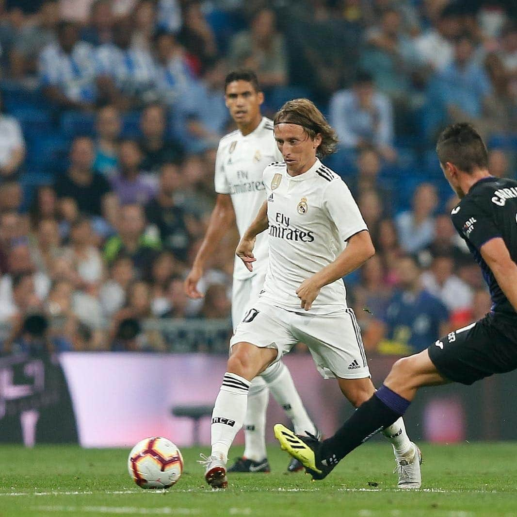 ルカ・モドリッチさんのインスタグラム写真 - (ルカ・モドリッチInstagram)「Buena victoria y buenas sensaciones volver a jugar desde inicio! 🙏🏻⚽️💪🏻❤️#HalaMadrid」9月2日 8時00分 - lukamodric10