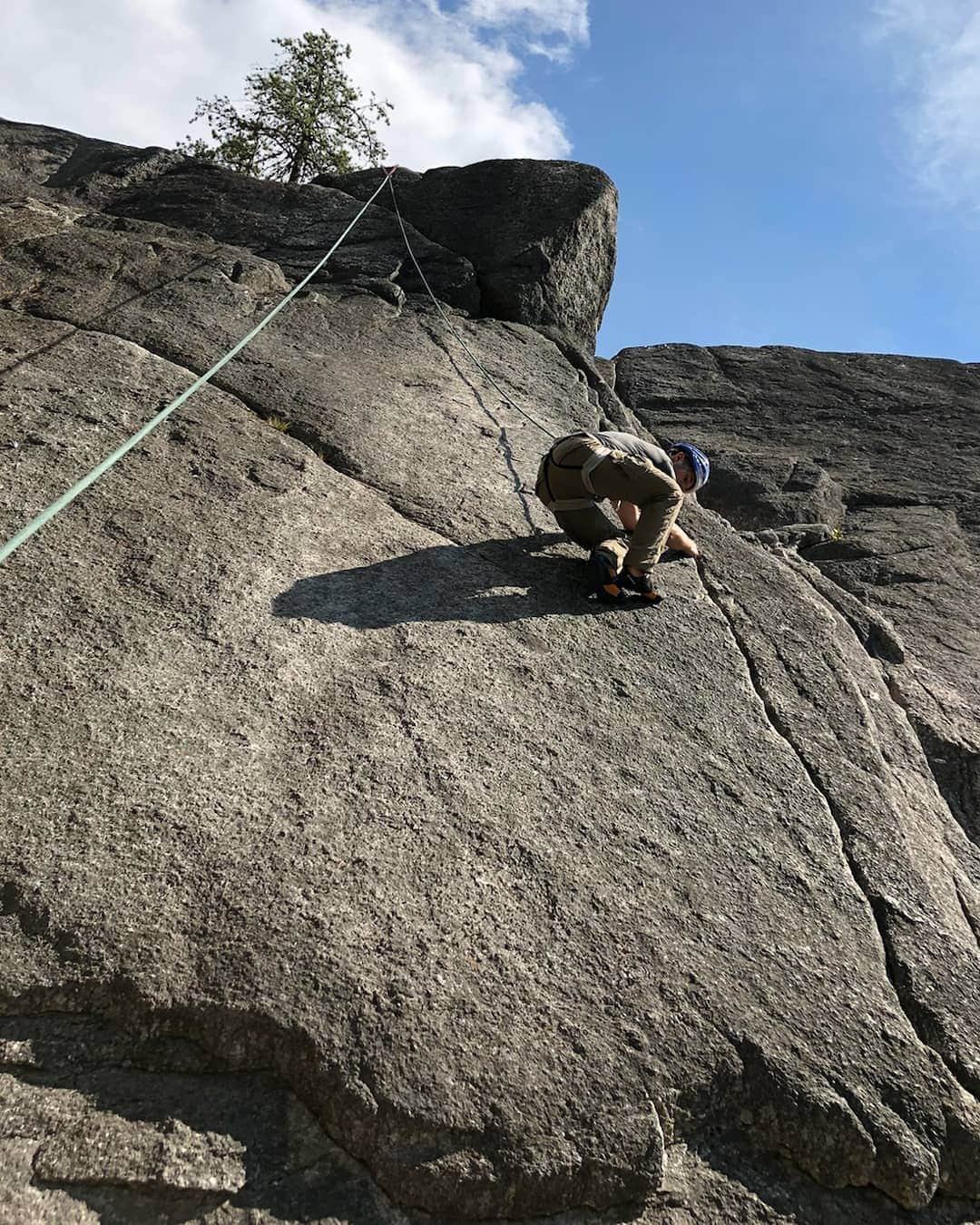 Nolan Gouldさんのインスタグラム写真 - (Nolan GouldInstagram)「Don't worry the beard is getting shaved as soon as I'm out of nature 😑 Last minute climbing session on the way out of Whistler.」9月2日 8時50分 - nolangould