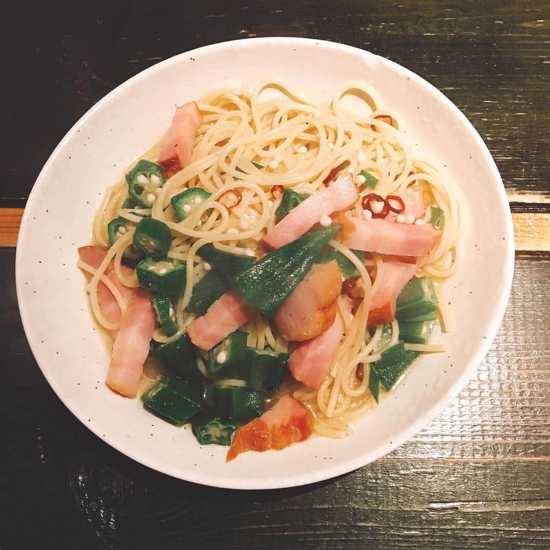 ゆずの小町なんば店のインスタグラム：「本日の賄いのオクラとベーコンのパスタです😁 メニューにもパスタをご用意していますので、ご来店の際は是非食べてみてくださいね😄 #ゆずの小町 #ゆずの小町なんば店 #居酒屋 #個室 #個室居酒屋 #ゆず #ゆずイロハ #ゆずっこ #ゆずの輪 #japan #osaka #instagood #instafood #instashot #instapic」
