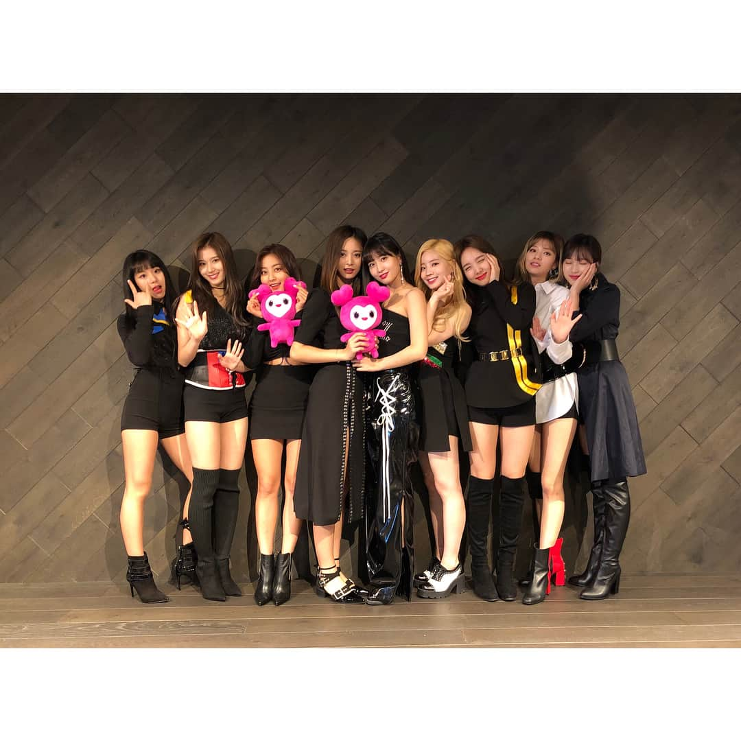 TWICE JAPANさんのインスタグラム写真 - (TWICE JAPANInstagram)「‪『TWICE JAPAN 1st ALBUM『BDZ』PREMIUM 試写会』映画館でONCEの皆さんと過ごした特別な時間！大画面で観る「BDZ」とサプライズ映像まで、また素敵な思い出が増えました。ありがとうございます♡‬ ‪#TWICE #BDZ ‬」9月2日 17時37分 - jypetwice_japan