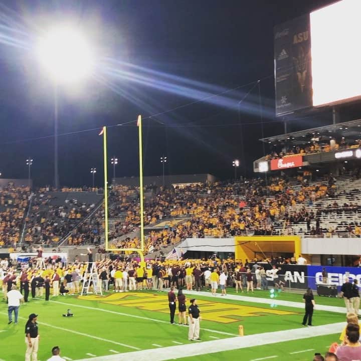 のインスタグラム：「😈Once a devil always a SUN DEVIL😈 Many thanks to @devilmissy for the tickets! Many great memories at ASU and very grateful to feel part of this family 😊 😊 😊」