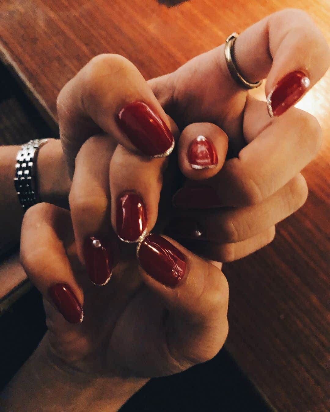 谷まりあさんのインスタグラム写真 - (谷まりあInstagram)「New nail❤️ この先の衣装に合わせてこの色に🌹先端にお気に入りラメと二本の指にパールを🌹 #nailmix #marimarinail」9月2日 15時19分 - mariaaaa728