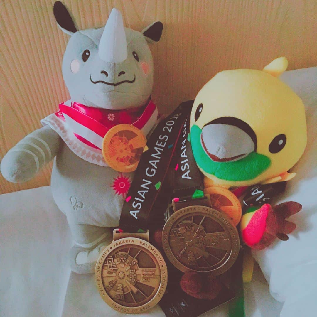 小野祐佳さんのインスタグラム写真 - (小野祐佳Instagram)「. 🥉🥉🐣🐣(🔄🦏🇨🇳Li Yue🙆🏻‍♀️) Asian games 2018 ended up with 2 bronze. WK1-200m, WK2-500m. WK1-500m 4th place. Thank you for all your big support since I came back to paddle. Its still tough way to the Olympics but, only good thing is I could get medals for Japan canoe sprint team in this time. Moving forward!!. . アジア大会は銅メダル２つでした。WK1-200mとWK2-500m。WK1-500mは4位。たくさんの応援ありがとうございました。日本のカヌースプリントチームにメダルを持ってこれたことは嬉しいですが、東京オリンピックへの道のりが険しいことには変わりなく、引き続きもっともっとかんばります。この先も応援よろしくお願いいたします。 . . #asiangames2018 #canoesprint #teamjapan #indonesia #がんばれニッポン #roadtotokyo #tokyo2020 #girlspower #秋田 #akita #秋田魁新報 #🌈」9月2日 16時25分 - juka_yukita