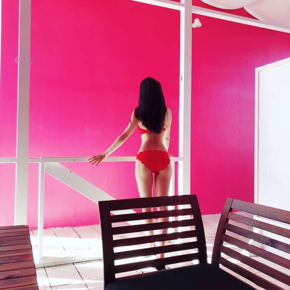 石田安奈さんのインスタグラム写真 - (石田安奈Instagram)「夏は色んな水着を着たい👙💕💕💕 #水着 #ビキニ #海の家 #フェス #プール #夏 #イベント #night #pool #pink #happy #red」9月2日 20時30分 - annaishida_0527
