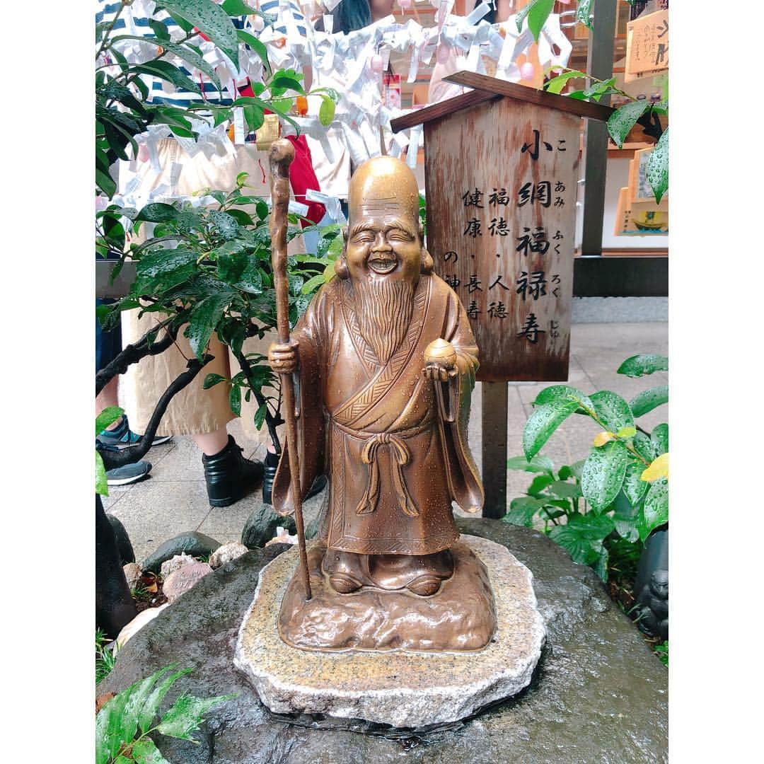 小林恵美のインスタグラム：「Wonderful smile🙏❤️ #小網神社 #強運神社 #小網福禄寿  #参拝させていただきました⛩」