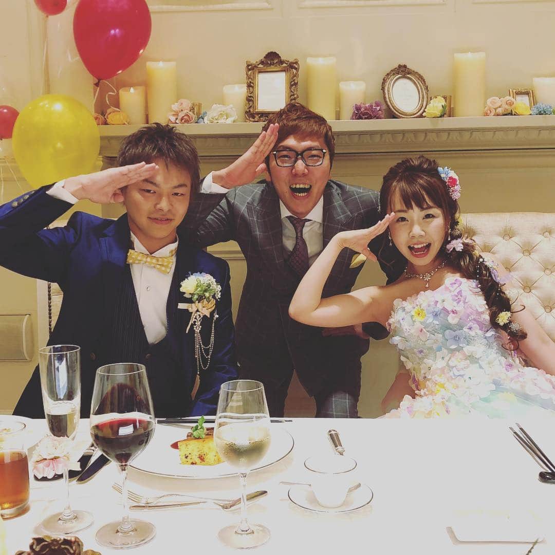 HIKAKINのインスタグラム：「しばなん、あらためて結婚おめでとう！ 末永くお幸せに😎㊗️」