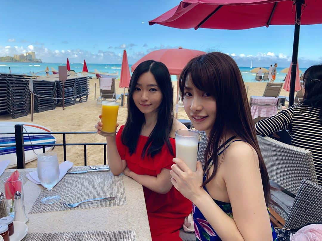 中川杏奈さんのインスタグラム写真 - (中川杏奈Instagram)「昨日テレビで #有吉の夏休み 見てたらまたハワイ行きたくなってきた😻 ロイヤルハワイアンホテルで朝食🌺 パンケーキピンクで可愛かった💗 8月終わっちゃったけど、まだ夏は終わってないよ😻 だって9月はまだ半袖だから夏みたいなものじゃない？ まだまだ夏楽しみます*\(^o^)/* : #夏はまだ #これから #ピンク #pink #ピンクカフェ  #ロイヤルハワイアンホテル #パンケーキ #ピンクの空 #ピンクのパンケーキ #ピンクスポット #女子旅ハワイ  #ちなみに家の中のパラソル楽しく活用できてるよ 😻 #近々upします #パラソル #パラソルの下 #アメトーク 見てたらキャンプやりたくなってきた！ #夏はまだ終わらない」9月2日 22時05分 - annanakagawa0228