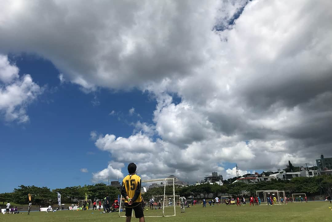 武部柚那さんのインスタグラム写真 - (武部柚那Instagram)「in Okinawa🌺🌞 1日お日様に当たって 走って汗かいて 子供達のエネルギー沢山もらいました！🔥⚽️ ブログ書こう〜っ🙋‍♀️ #EXILECUP」9月2日 22時52分 - yuzuna__takebe__official