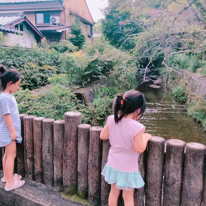 のインスタグラム：「@uphillstomo ともちゃん﻿ @kitagawamiki1129 みきちゃん﻿ familyと京都デート♡﻿ ﻿ ﻿ みんなで、めっちゃ美味しい﻿ うな重を食べて﻿ 鈴虫寺へ！﻿ ﻿ でも混みすぎてて断念！﻿ ﻿ でもかぐや姫御殿にいけました♡﻿ ﻿ ﻿ お願いごとの鶴もおって、﻿ 充実な京都DAY♡﻿ ﻿ ともちゃん、みきちゃん本当にありがとうー❤️❤️﻿ ﻿ ﻿ #鈴虫寺﻿ #かぐや姫﻿」