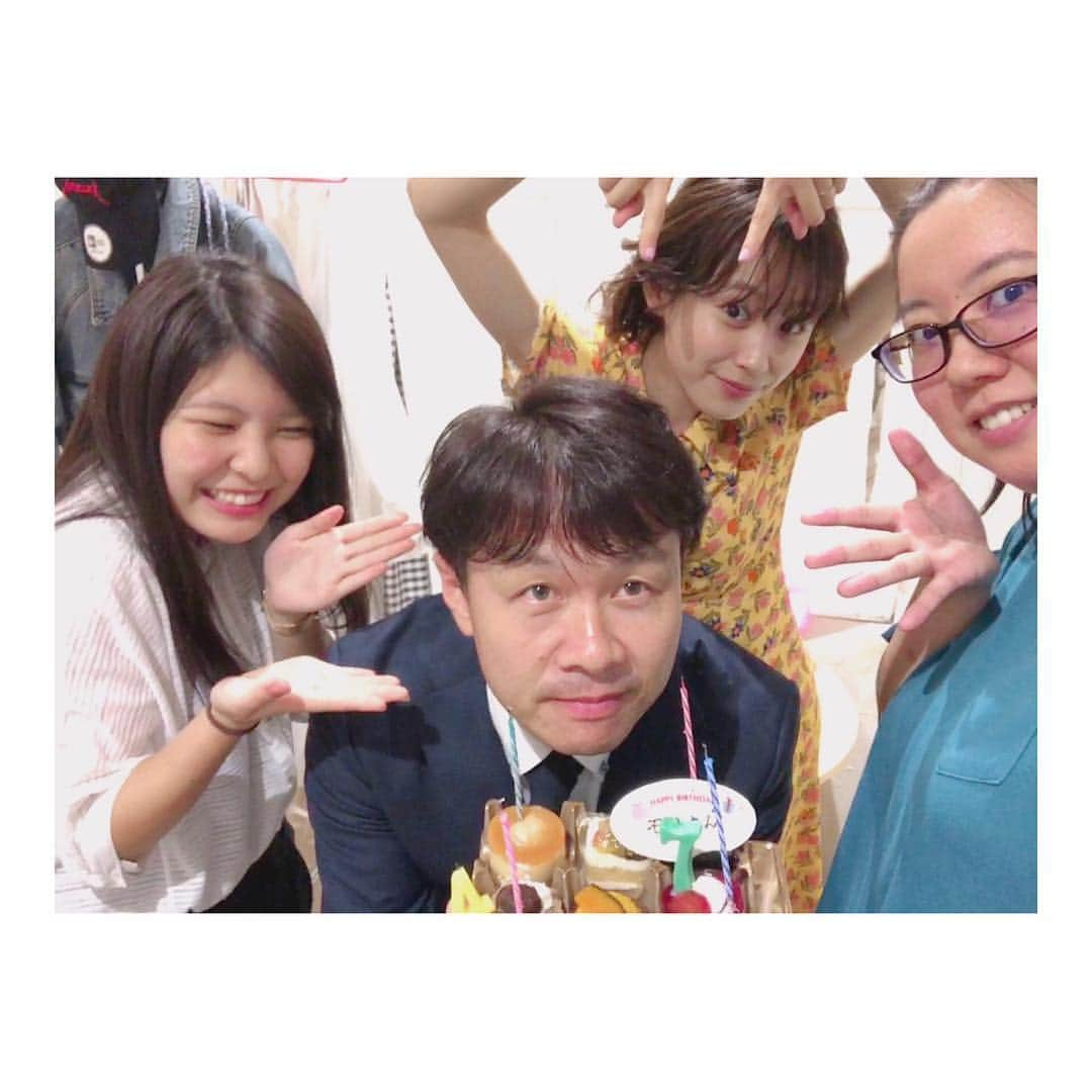 高橋愛さんのインスタグラム写真 - (高橋愛Instagram)「HAPPY B'DAY TO ISHiisaaaan🎂 ㅤㅤㅤㅤㅤㅤㅤㅤㅤㅤㅤㅤㅤ 現場でこっそり マネージャーさんの お祝いしました🥂 忙しく 飛び回ってる スーパー石井さん🕺🕺🕺 ㅤㅤㅤㅤㅤㅤㅤㅤㅤㅤㅤㅤㅤ #見てる担当いっぱい #感謝 #チーム石井 #お誕生日おめでとうございます🎂 #今日の石井さん #今日のばっしー #今日のめみ」9月3日 0時45分 - i_am_takahashi