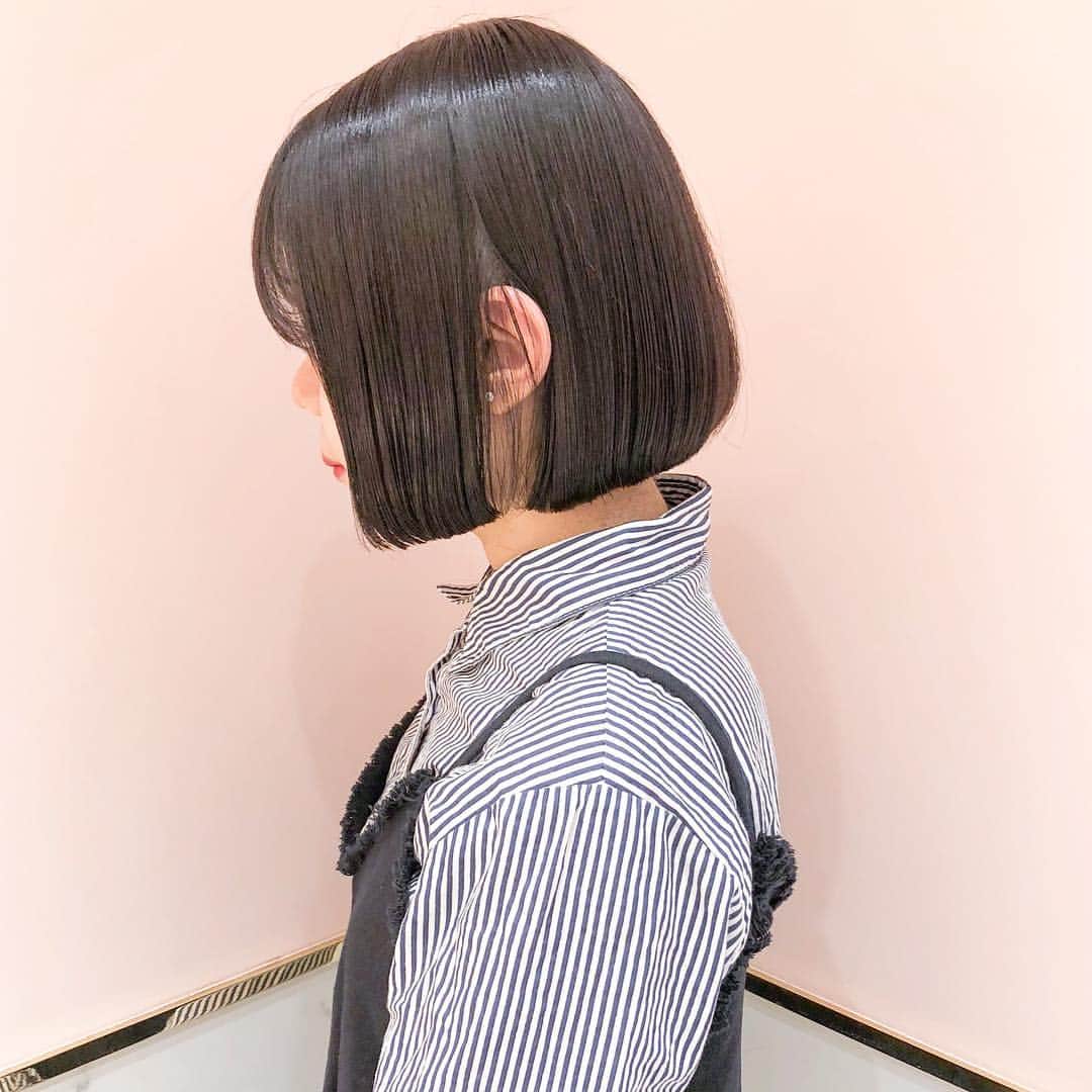 原涼香のインスタグラム：「ㅤㅤㅤㅤㅤㅤㅤㅤㅤㅤㅤㅤㅤ インスタ見てはじめて きてくれたうなペンのお客様🇰🇷💕 ㅤㅤㅤㅤㅤㅤㅤㅤㅤㅤㅤㅤㅤ 15cmばっさりカットして ウナボブにしました💓 ㅤㅤㅤㅤㅤㅤㅤㅤㅤㅤㅤㅤㅤ」