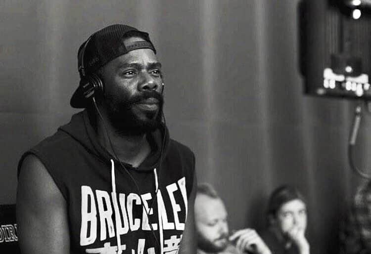 アリシア・デブナム・キャリーのインスタグラム：「Tonight, one of my favourite people has his @feartwd directorial debut. I don’t know anyone who works as hard, as much and is as extra whilst doing it than @kingofbingo. I’m so proud of him. Go show him some love. ✨💀」