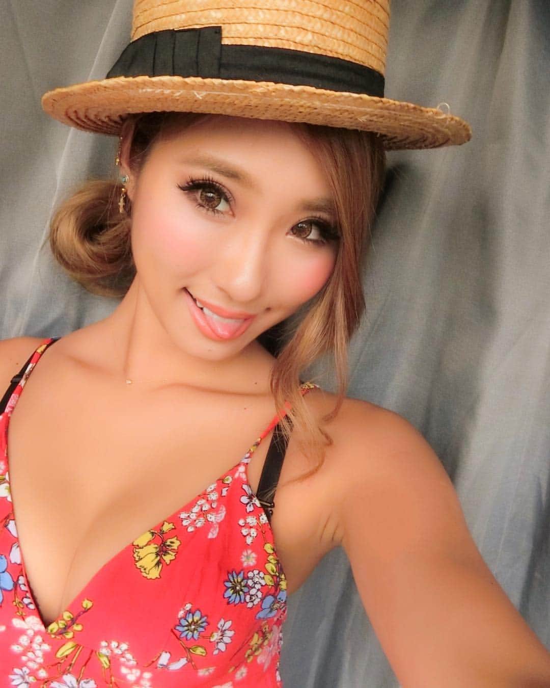 HIKARUさんのインスタグラム写真 - (HIKARUInstagram)「good morning😝💗 おはよう😋💗 #japan #japanesegirl #hair #makeup #hairarrange #tanning #tokyo #メイク #ヘアアレンジ #ハイライト #日焼け」9月3日 9時19分 - hikaru__0211