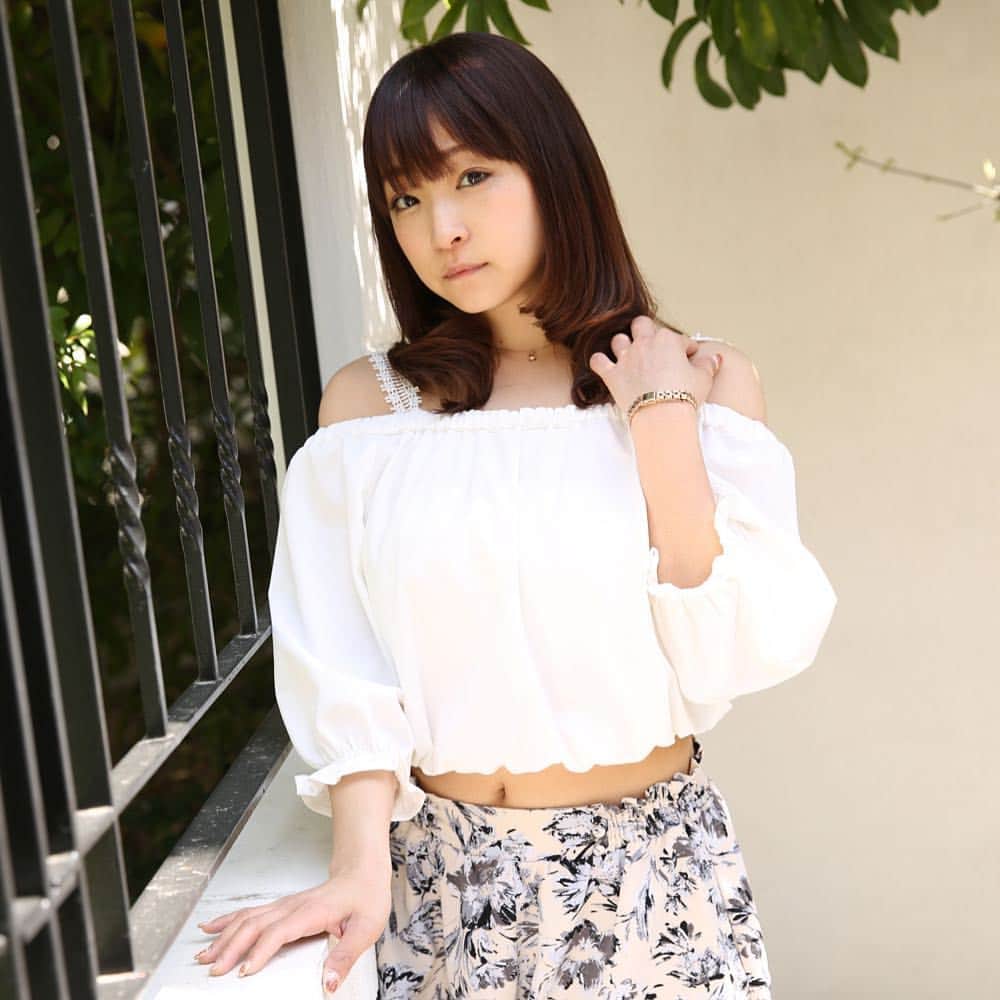 くぼたみかのインスタグラム：「#Portrait by @isaoamanostudio ✨📷 .already missing the sun😭🌻 . #nofilter #model #camera #japan #tokyo #daikanyama #japanesegirl #photo #photoshoot #ポートレイト #写真好きな人と繋がりたい」