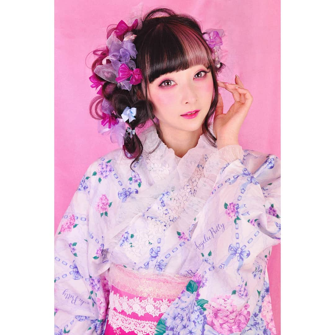 RinRinさんのインスタグラム写真 - (RinRinInstagram)「🎀🎀🎀 . . MUA: @okumura.yusuke  Yukata: @angelicpretty_official 📸 @okumura.yusuke . . #rinrindoll #rinrinootd #rinrinmakeup #rinrinlolita #japanesefashion #tokyofashion #harajukufashion #lolitafashion #yukata #yukatastyle #yukatahair #japaneseribbonhair #japanesehairstyle #ribbonhair #okumurayusuke #浴衣 #浴衣スタイル #ヘアスタイル #リボンヘア #無敵のハートアレンジ #夏ヘア #ロリィタ浴衣 #angelicpretty #浴衣ヘア #rinrinmodel」9月3日 15時13分 - rinrindoll