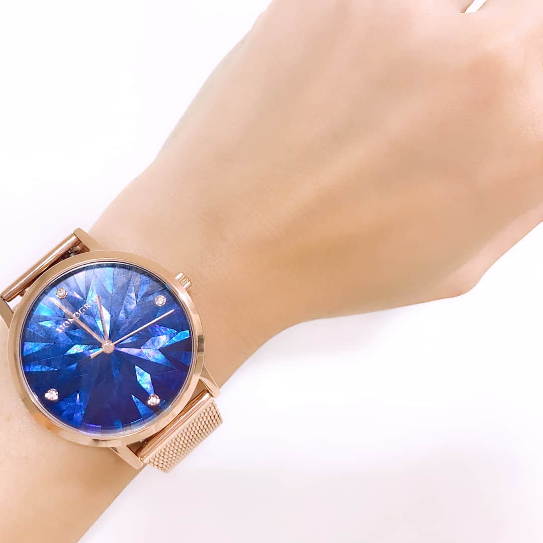 サキ吉さんのインスタグラム写真 - (サキ吉Instagram)「時計集めも趣味のひとつ😎 新しい仲間が増えたよ⌚✨ ． @monogriis_jp の腕時計💋 ローズゴールドのメッシュベルトに サファイアブルーのフェイスが可愛い😢💋 マザーオブパールでキッラキラ✨ ．  #monogriis #モノグリース #時計集め #時計からその日のコーデ決めたりするタイプ」9月3日 16時11分 - sakikichi1201