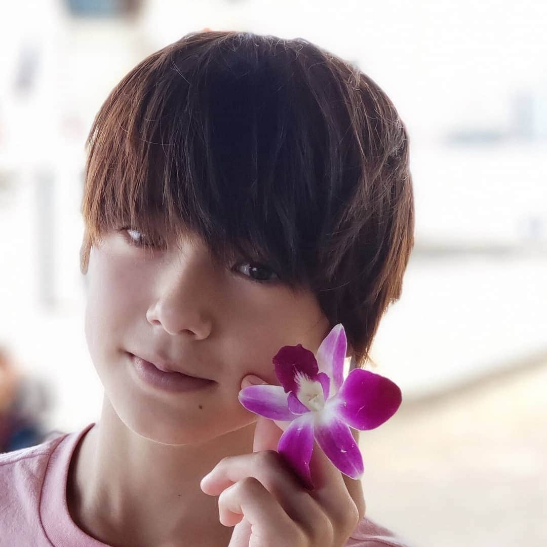 翔さんのインスタグラム写真 - (翔Instagram)「最後の夏休みを満喫中🌺 新学期スタートまでカウントダウン開始😱 My summer is coming to an end.... Counting down the days until school starts😱 * * #焦る #夏が終わる #夏休みが終わる #平成最後の夏 #好きな時間に起きれなくなる #弁当作る日々が始まる #嫌だ  #でも送り出した後は1人になる #好きなことができる #って事は喜ぶべきなのか #新学期 #7年生 #実は翔は学校が始まるのを楽しみにしている #嫌がっているのは母と姉だけらしい #アメリカ #オアフ島 #ハワイ #ホノルル #ワイキキ #🍍 #翔 #asl_ahl #kidsmodel」9月3日 16時50分 - sho0509official