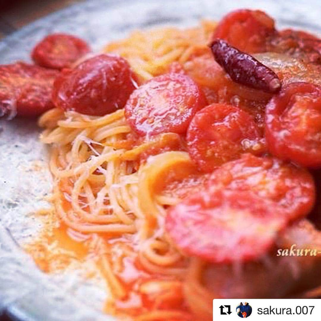メシコレ(mecicolle) のインスタグラム：「. 明日のランチにパスタはいかがですか？😋✨ . アイコトマトがゴロゴロ入ったアマトリチャーナ！ トマトをいっぱい食べれちゃいますね♪😍💕💕 . ============= 店名：KNOCK CUCINA BUONA ITALIANA 恵比寿店 住所：東京都渋谷区恵比寿南1-17-17 Time Zone テラスビル 1F 電話番号：050-2018-2787 ============= . . こちらのお写真はメシコレキュレーターの道明寺さくらさん（@sakura.007）さんからさんからお借りしました！ (話題のグルメ情報はアカウントプロフィールのURLからどうぞ🍳✨→@mecicolle_gourmet) . 【おすすめグルメ教えてください！】 メシコレでは皆様の「おすすめグルメ」の投稿をお待ちしております🍰🍯🍛🍕 #メシコレ をつけて投稿されたグルメ写真はこちらのアカウントで紹介させていただきます。 ぜひ皆様のおすすめグルメを教えてください😋✨ .  #mecicolle #メシコレ #knockcucinabuonaitaliana #イタリア料理 #イタリアン #トマト #アマトリチャーナ #italianfood #italian #パスタ #pasta #food #gourmet #japan #japantrip #恵比寿 #恵比寿イタリアン  #東京イタリアン #東京  #tokyoitalian #follow #followme #イタリアン好き #イタリアン好きな人と繋がりたい #美味しい #グルメ部 #食べ歩き #食いしん坊 #食べるの大好き」
