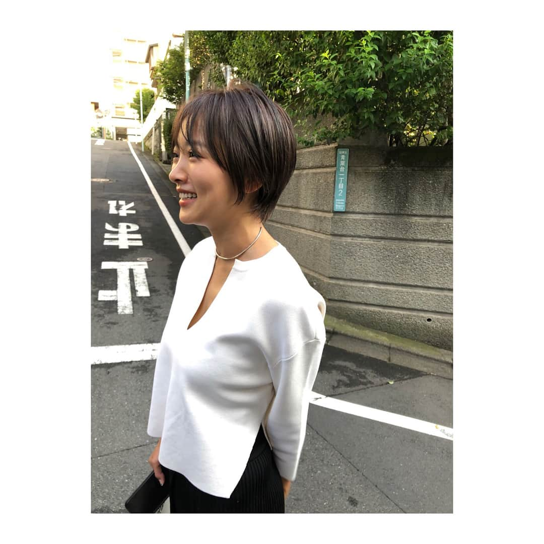 夏菜さんのインスタグラム写真 - (夏菜Instagram)「暗めに染めました。 襟足もちょちょいと切ってもらったよん。 @nob1211 ありがとう💓」9月3日 19時51分 - natsuna_official