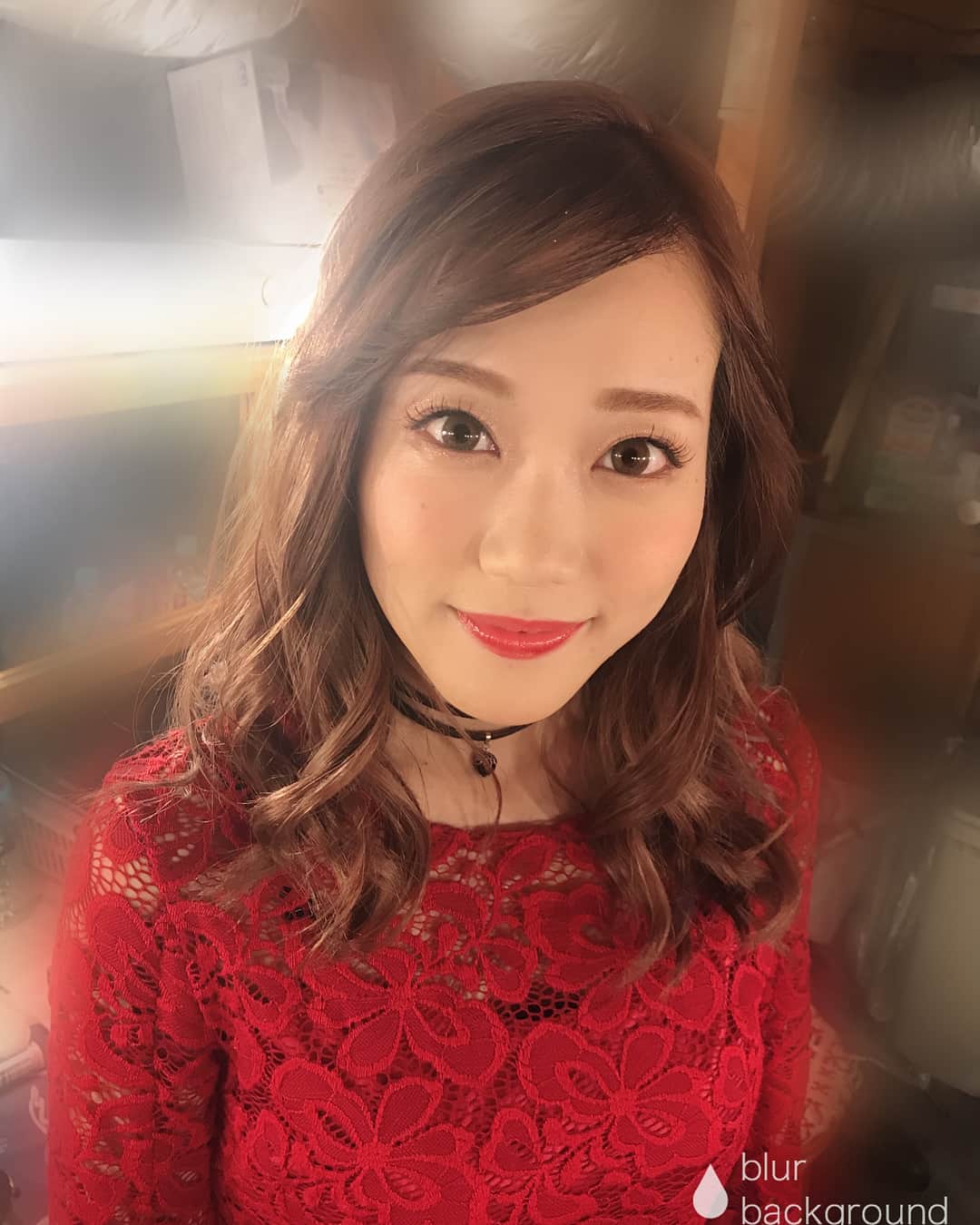 菜々香のインスタグラム：「「クジラの歌」🐳🐳🐳 昨日で全18公演が無事終わりました！！ ご来場いただいた皆様ありがとうございました✨✨ ミュージカル をきっかけにお芝居が好きになり、舞台という生の空間でもっと生きたい、挑戦したいなって思うようになって、今年は自分の中で新しい事を経験したいと思っていて。その中で今回は歌うという事をあえて捨てて、ストレートプレイの舞台に挑戦させてもらいました。 ありがたい事にサーカスの公演を演出家の新里哲太郎さんが観て下さり、ルカ役にと言ってくださって、台本読んだら役柄もまた新しいキャラクターとの出会いで、ずっとずっと楽しみでした。 哲さんの演出で日々舞台での" 生きる"について色々考えさせられられました。 毎日、頭が痛くなる程泣いて、笑って、生きる事について考えさせられて、苦しかったけど最高に楽しい毎日だった！クジラの歌脚本の、えのもとぐりむさんの本は最高です。 私もお客さんで観たい。 キャストはみんなハッピーで個性的、楽しい人ばかりで素敵な人達に出会えた。みんなが大好き。もぉ寂しいもん。もう公演やりたい、、笑 今回ルカの相手役だった鯱役の量平さん。毎公演新しいお芝居が生まれて、生きてるなぁと感じさせてくれた。とてつもない緊張感の中でも信頼し合えたので、鯱を思い続けるルカを生きる事が出来ました。二人が好きだと言ってくれるお客様が居てくれて嬉しかったです。 まじめな事を長々と書いてしまったけれど、今回ほんとにクジラの歌という素敵な作品に出会えていい経験ができた！ 普段私の歌が好きと言ってくれるファンの方々にも観てもらえた事も嬉しかった。女優の菜々香も好きになったと言ってくれる人がもっと増えますように頑張ろう。 これ糧に次のステップへと、進みますよー！💗✨ 🐳🐳🐳 #クジラの歌 #舞台 #えのもとぐりむ #新里哲太郎 #ルカ役 #instananaka #nanaka #菜々香」